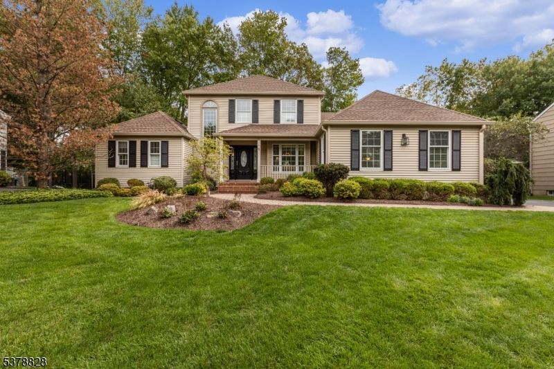 Backyard, Exterior, Facade, Split Level