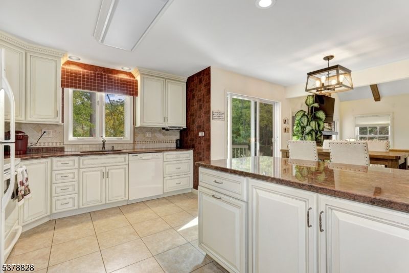 Dining room, Interior, Kitchen, Recessed Lighting