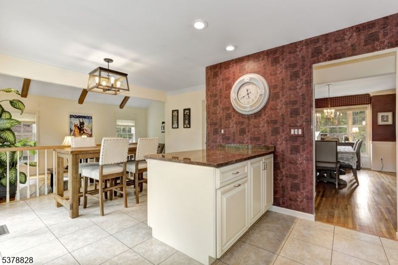 Chandelier, Dining room, Interior, Pendant Lights, Recessed Lighting, Wood Texture Flooring