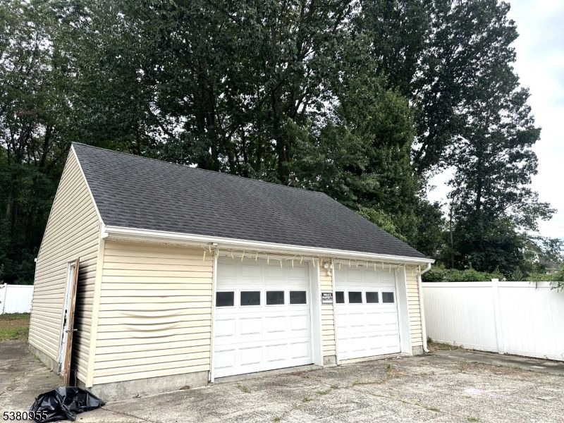 Detached Garage, Exterior
