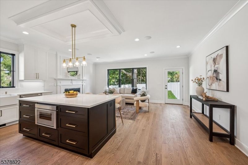 Interior, Kitchen, Living room, Pendant Lights, Recessed Lighting, Wood Texture Flooring