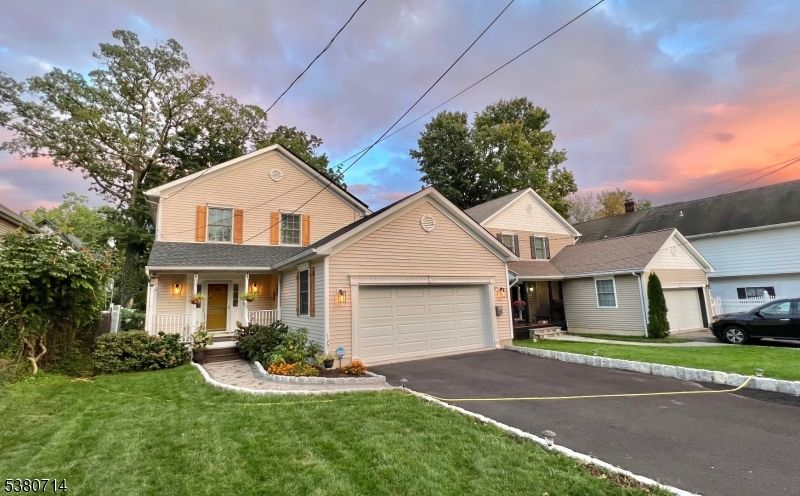 Attached, Exterior, Facade, Farmhouse