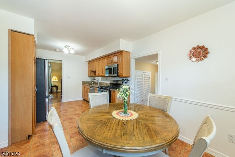 Dining room, Interior, Kitchen, Stainless Steel Appliances