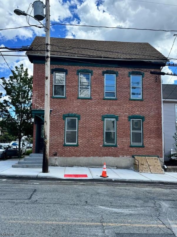 Exterior, Facade, Brick Facade, Georgian