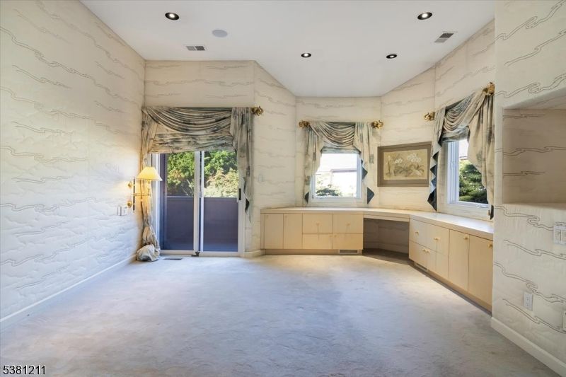 Empty room, Interior, Marble Walls, Recessed Lighting