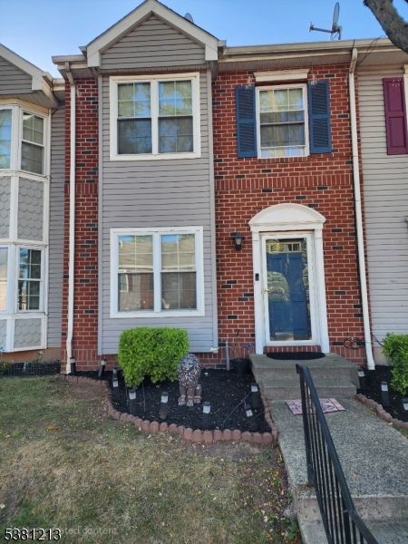 Exterior, Facade, Brick Facade, Rowhouse