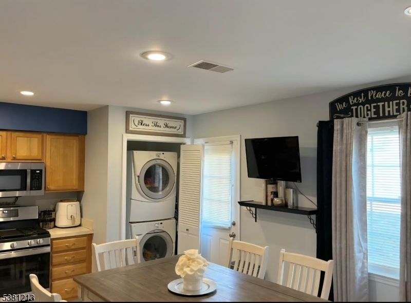 Interior, Kitchen, Recessed Lighting, Utility Closets, Washer