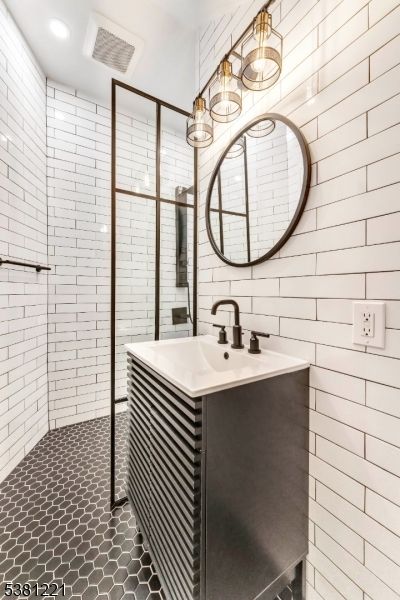 Bathroom, Interior, Pendant Lights, Recessed Lighting