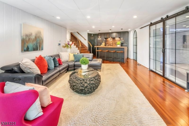 Interior, Kitchen, Living room, Pendant Lights, Recessed Lighting, Wood Texture Flooring