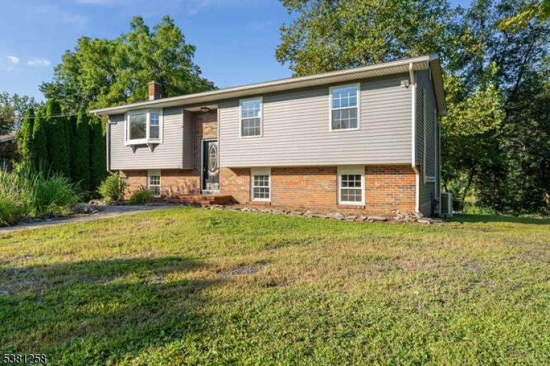 Backyard, Exterior, Facade, Brick Facade, Raised Ranch