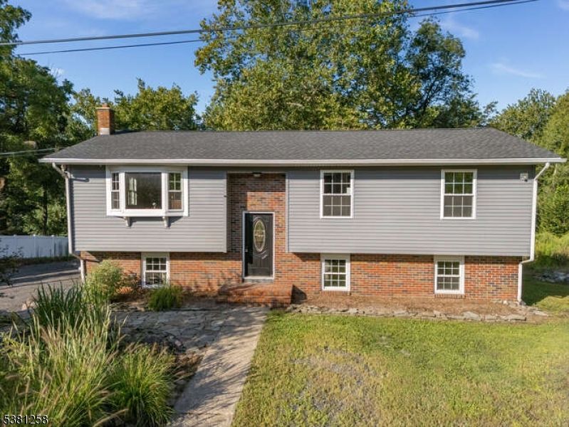 Exterior, Facade, Brick Facade, Raised Ranch