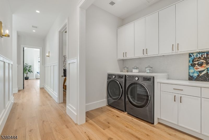 Interior, Recessed Lighting, Washer, Wood Texture Flooring