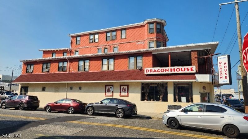 Exterior, Facade, American Foursquare