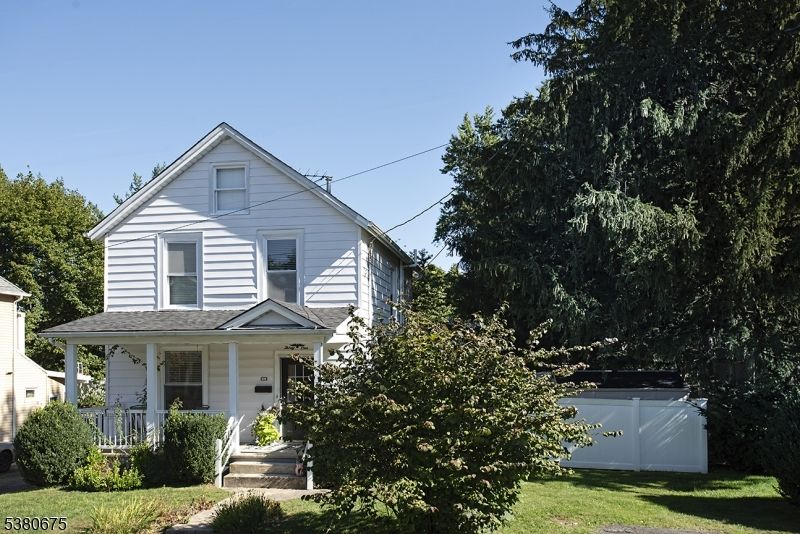 Exterior, Facade, Queen Anne Victorian