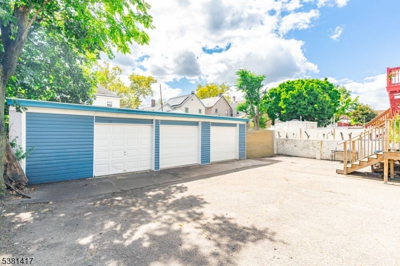 Detached Garage, Exterior