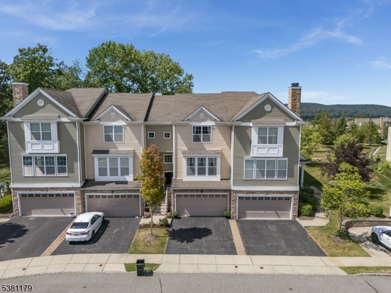 Attached, Exterior, Facade, Rowhouse