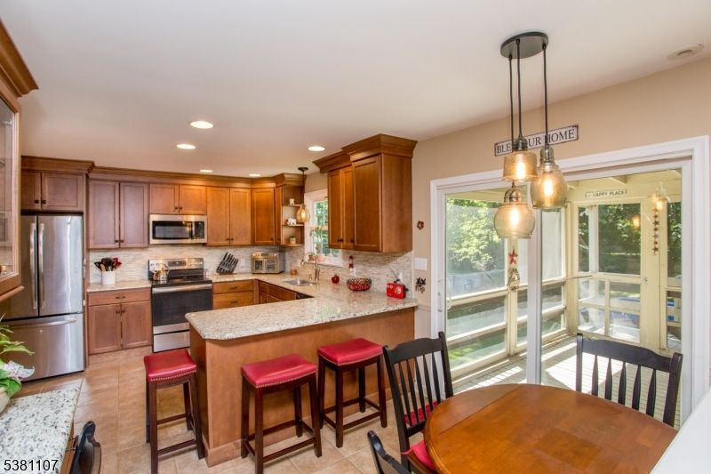Dining room, Interior, Kitchen, Pendant Lights, Recessed Lighting, Stainless Steel Appliances