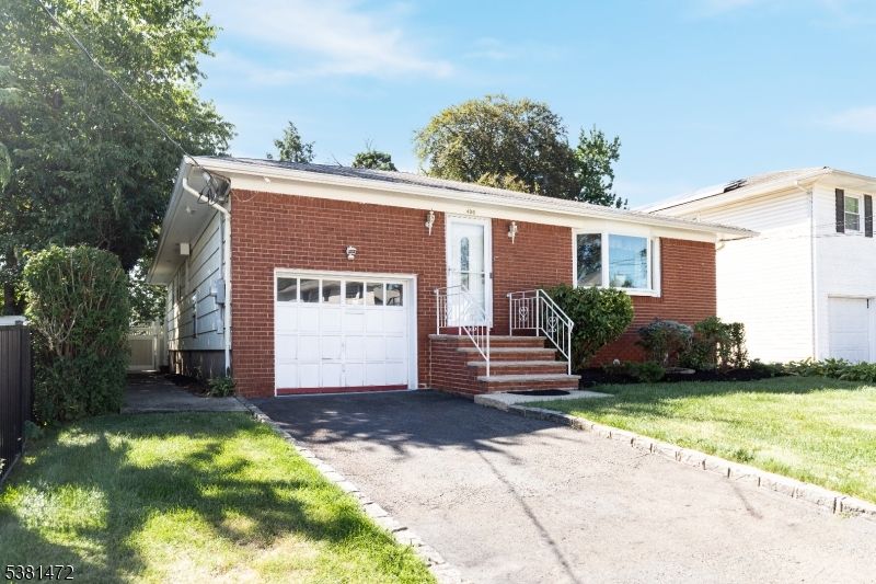 Attached, Exterior, Facade, Brick Facade, Raised Ranch