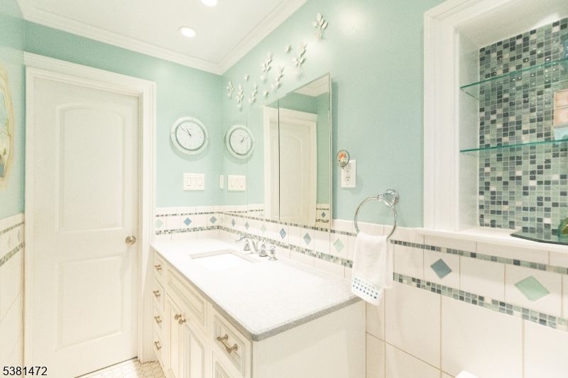 Bathroom, Interior, Recessed Lighting