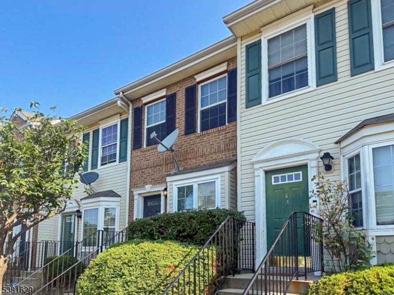 Exterior, Facade, Brick Facade, Rowhouse