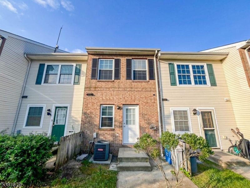 Exterior, Facade, Brick Facade, Rowhouse