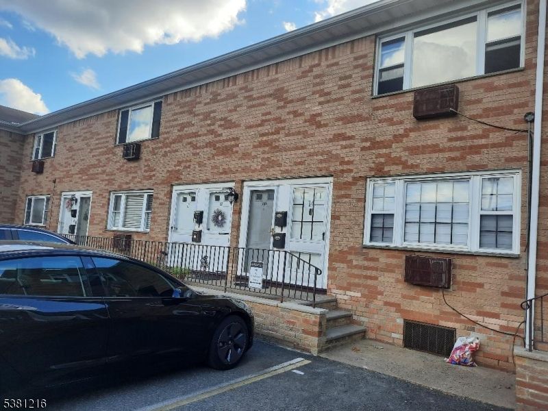 Exterior, Facade, Brick Facade, Rowhouse