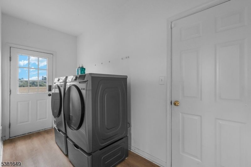 Interior, Washer, Wood Texture Flooring