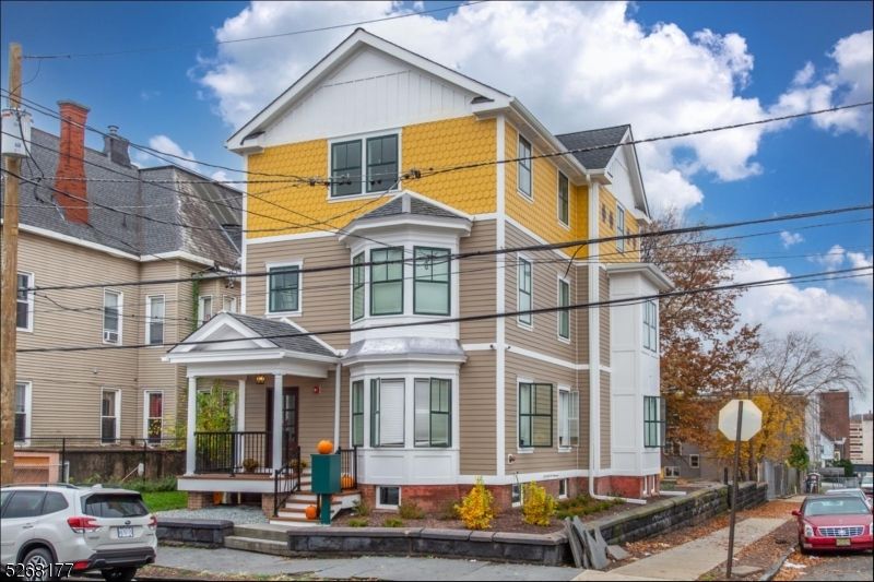 Exterior, Facade, Queen Anne Victorian