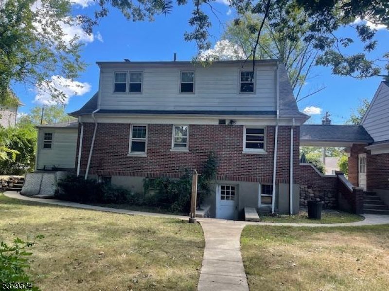 Exterior, Facade, Brick Facade, American Foursquare