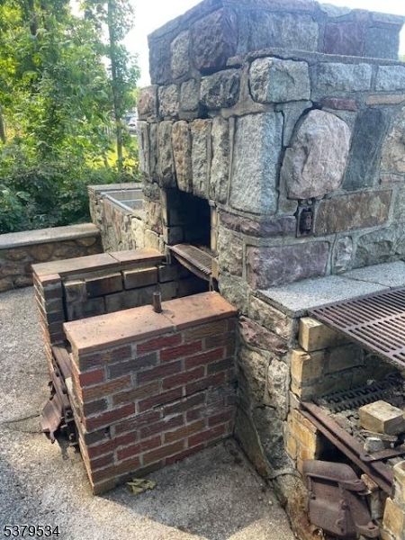 Exterior, Fireplace, Outdoor Kitchen