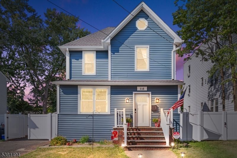 Exterior, Facade, Queen Anne Victorian