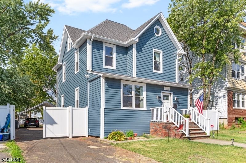 Backyard, Exterior, Facade, Queen Anne Victorian