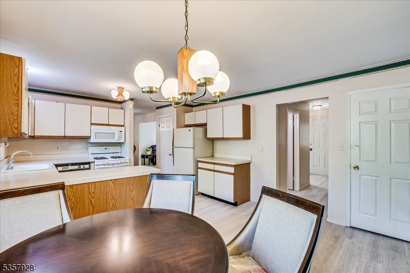 Chandelier, Dining room, Interior, Kitchen, Pendant Lights, Wood Texture Flooring