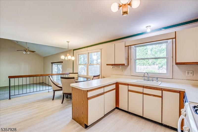 Chandelier, Dining room, Interior, Kitchen, Wood Texture Flooring