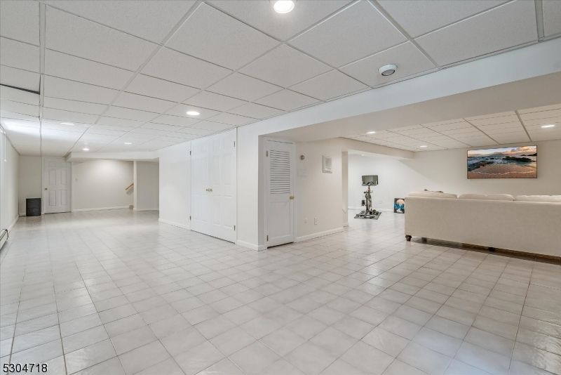 Fitness Equipment, Interior, Living room, Recessed Lighting