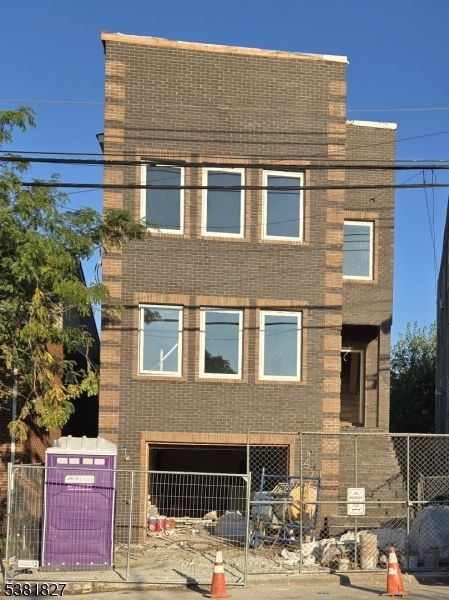 Exterior, Facade, Brick Facade, Rowhouse