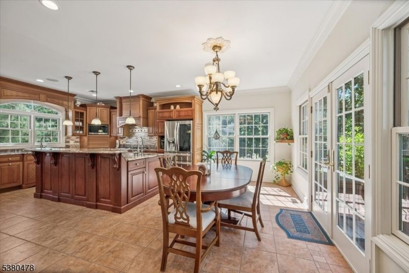Chandelier, Dining room, Interior, Kitchen, Pendant Lights, Recessed Lighting, Stainless Steel Appliances