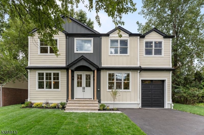 Attached, Exterior, Facade, Farmhouse