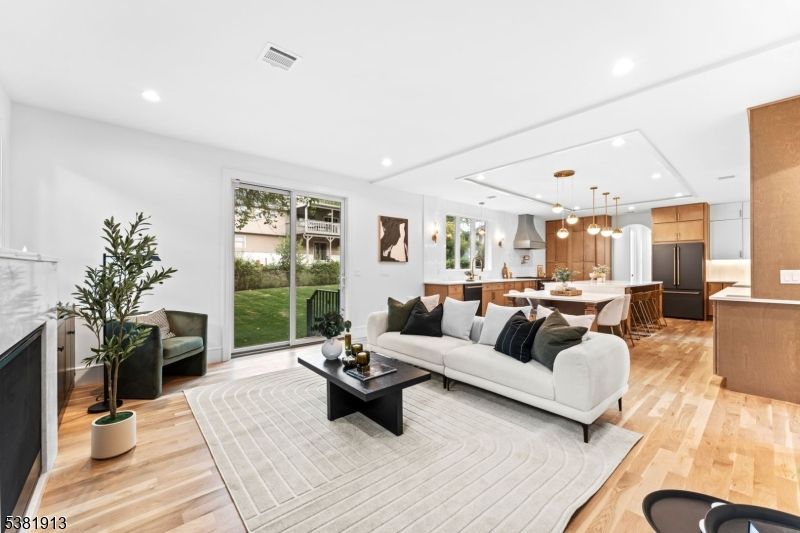 Interior, Kitchen, Living room, Pendant Lights, Recessed Lighting, Wood Texture Flooring