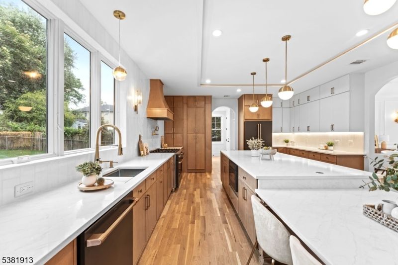 Interior, Kitchen, Pendant Lights, Recessed Lighting, Wood Texture Flooring