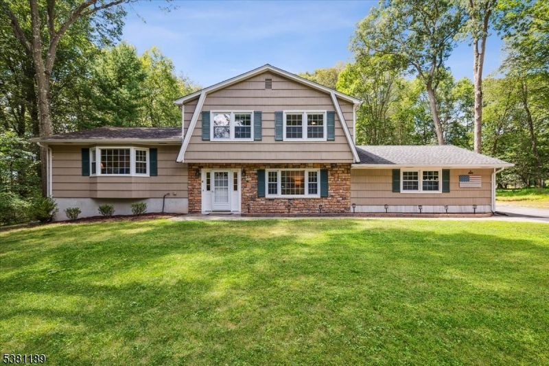 Attached, Exterior, Facade, Brick Facade, Split Level