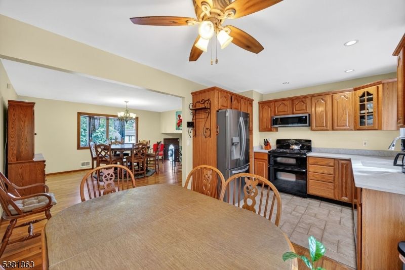 Chandelier, Dining room, Interior, Kitchen, Recessed Lighting, Wood Texture Flooring