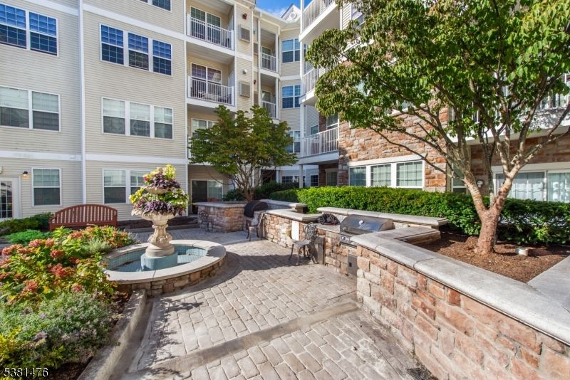 Exterior, Outdoor Kitchen