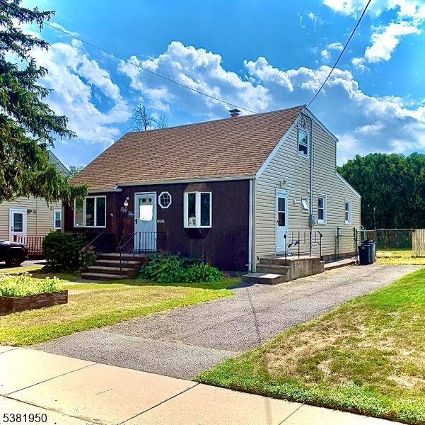 Exterior, Facade, Cape Cod