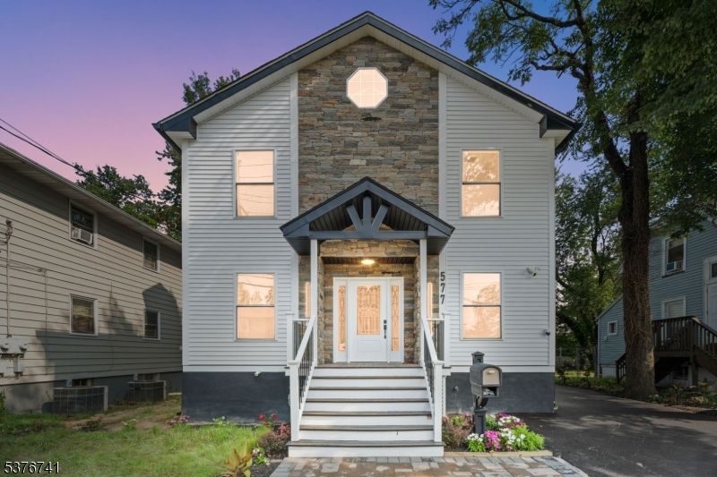 Exterior, Facade, None