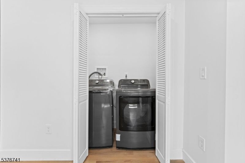 Interior, Washer, Wood Texture Flooring