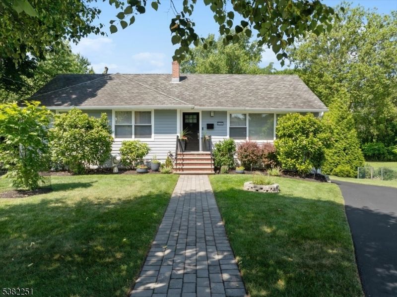 Backyard, Exterior, Facade, Cape Cod