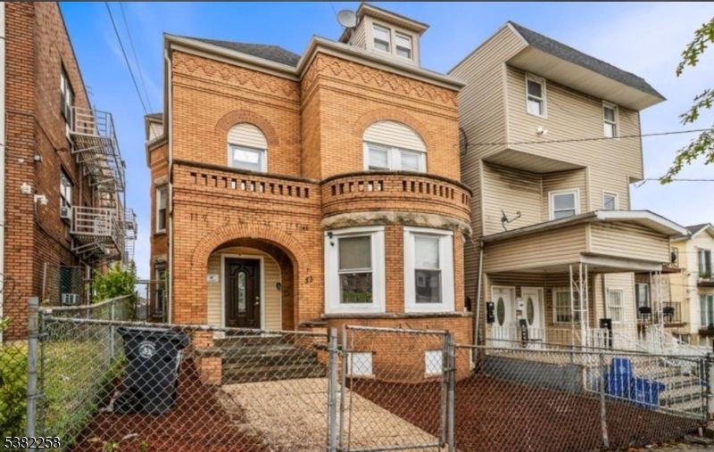 Exterior, Facade, Brick Facade, Rowhouse