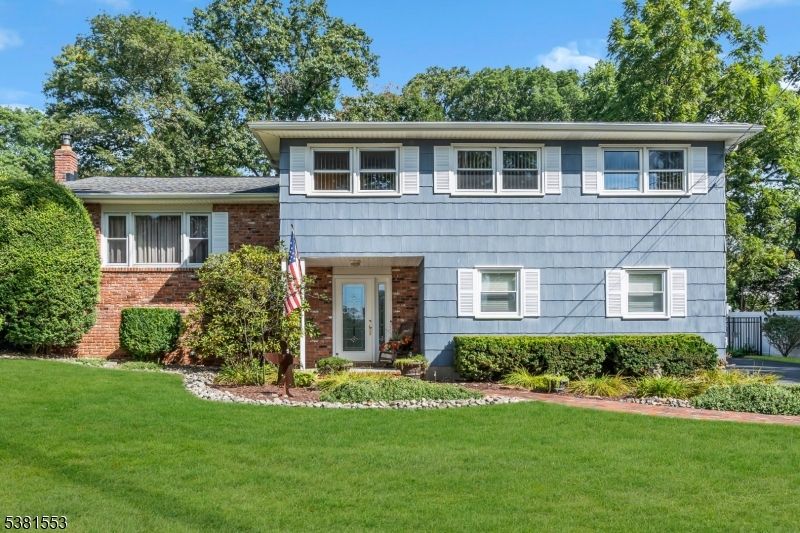 Exterior, Facade, Brick Facade, Split Level