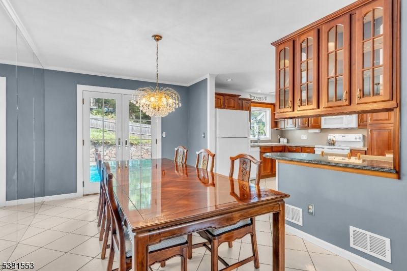 Chandelier, Dining room, Interior, Kitchen, Recessed Lighting